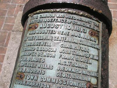 – Dedication plaque from 1913 on St. Square cannon